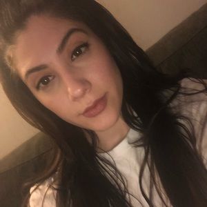 Meet your Posher, Estefania